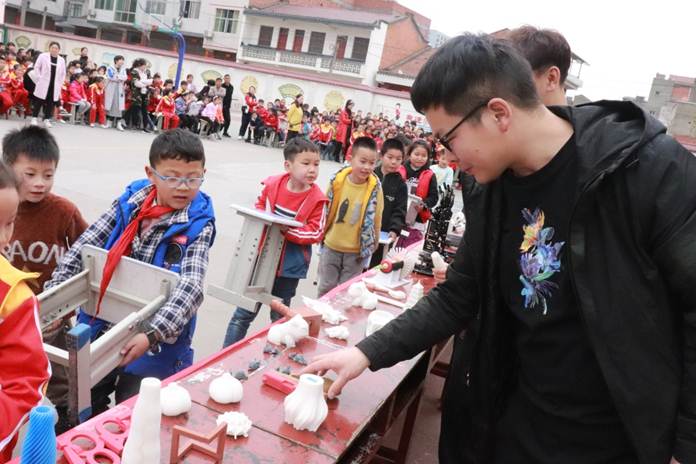 说明: F:\科技下乡\BEAT365英国官网送科技进校园_五里小学\IMG_8532.JPG